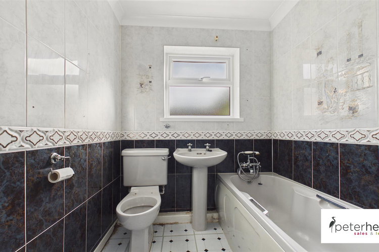 Bathroom - Picture 9 of 17