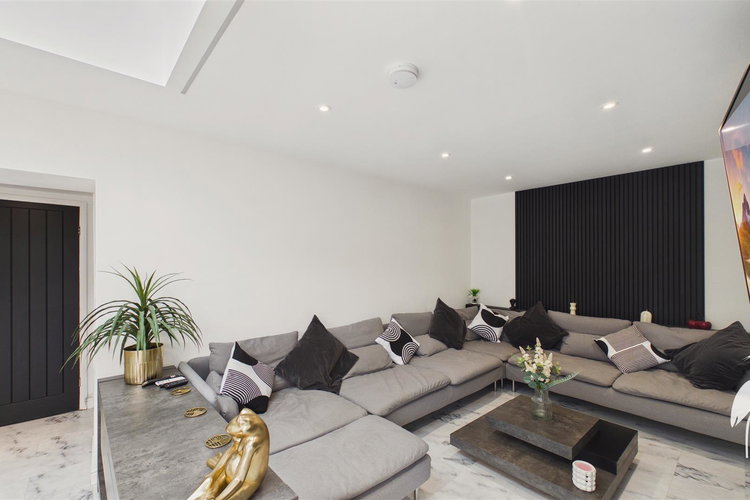 Open Plan Lounge/Dining Room - Picture 15 of 38