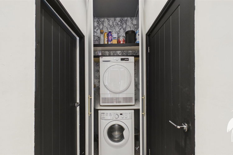 Laundry Cupboard - Picture 34 of 38