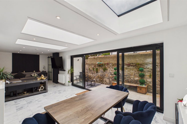 Open Plan Lounge/Dining Room - Picture 10 of 38