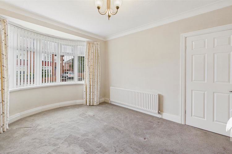 Lounge - Picture 3 of 20