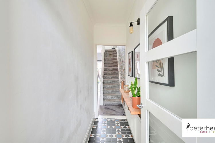 Entrance Hall - Picture 13 of 20