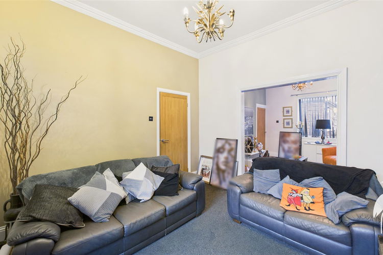 Lounge - Picture 3 of 13