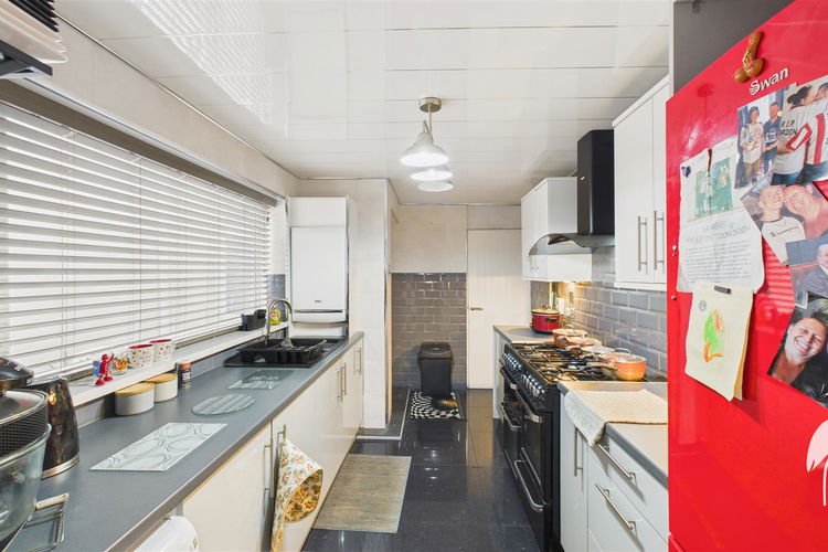 Kitchen - Picture 7 of 13