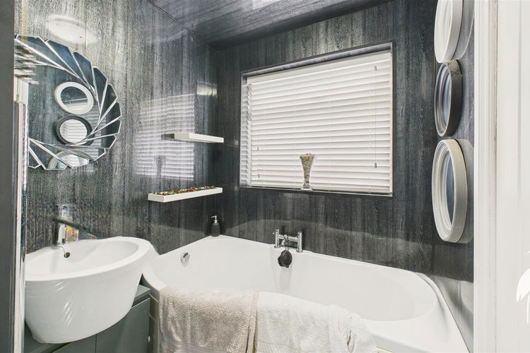 Bathroom - Picture 9 of 13