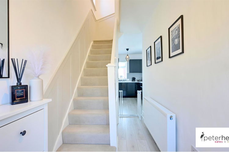 Entrance Hall - Picture 12 of 27