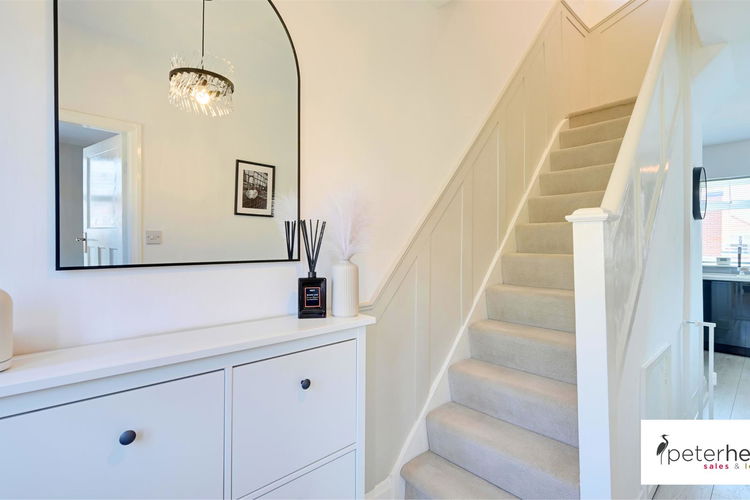 Entrance Hall - Picture 13 of 27
