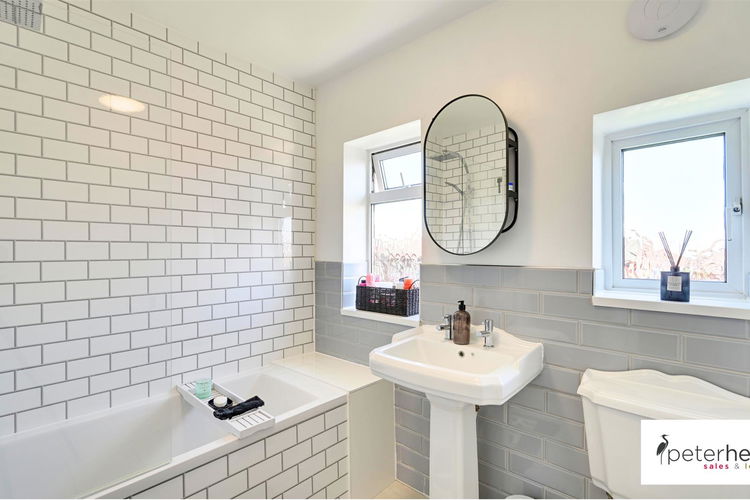 Bathroom - Picture 22 of 27
