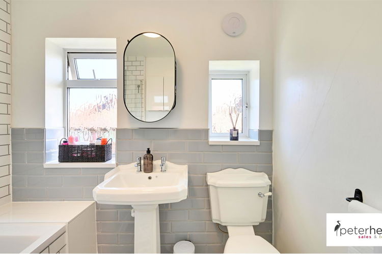 Bathroom - Picture 23 of 27