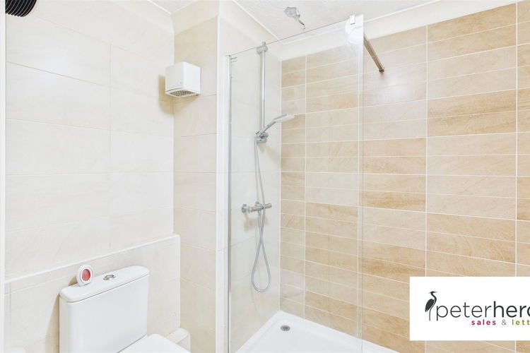 Shower Room - Picture 10 of 18