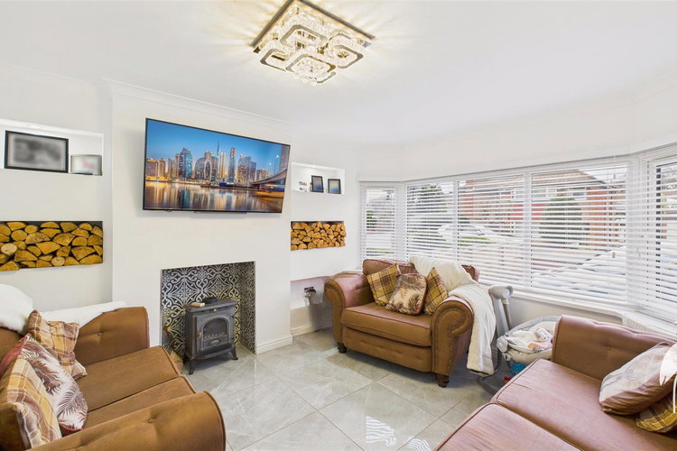 Lounge - Picture 2 of 22