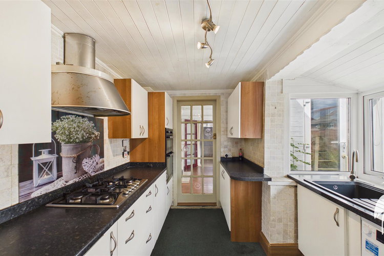 Kitchen - Picture 5 of 17