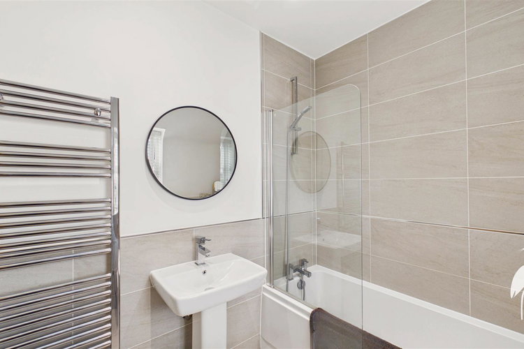 En Suite Bathroom - Picture 34 of 51