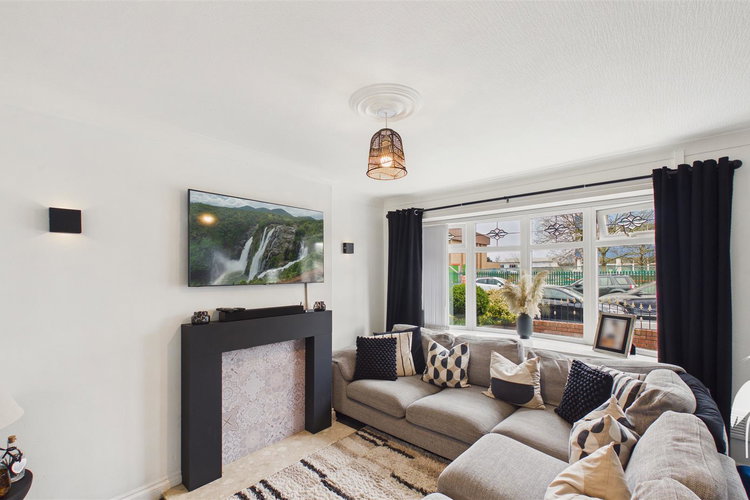 Lounge - Picture 2 of 19