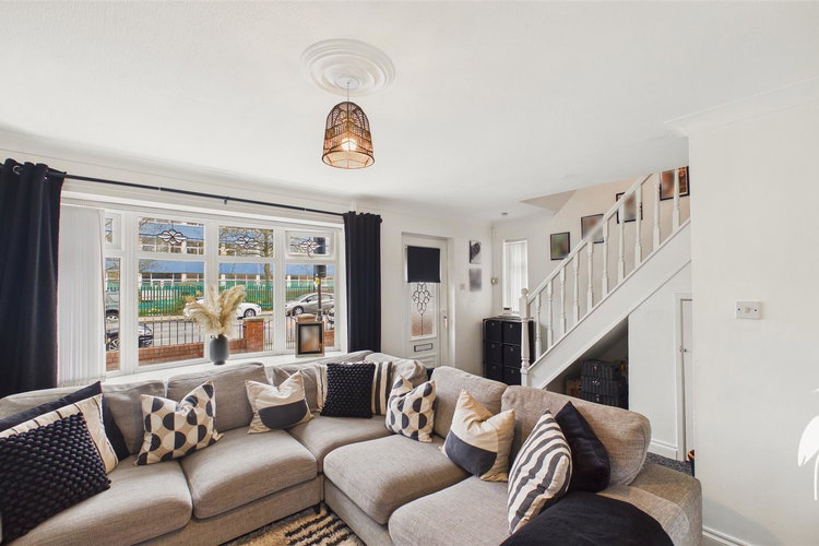 Lounge - Picture 3 of 19