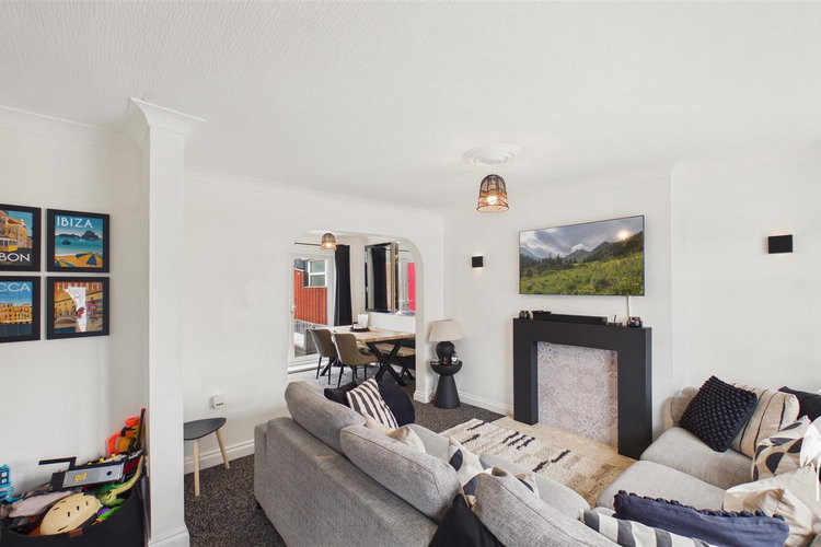 Lounge - Picture 4 of 19