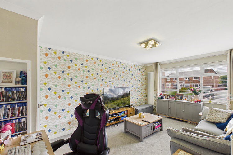 Lounge - Picture 2 of 17