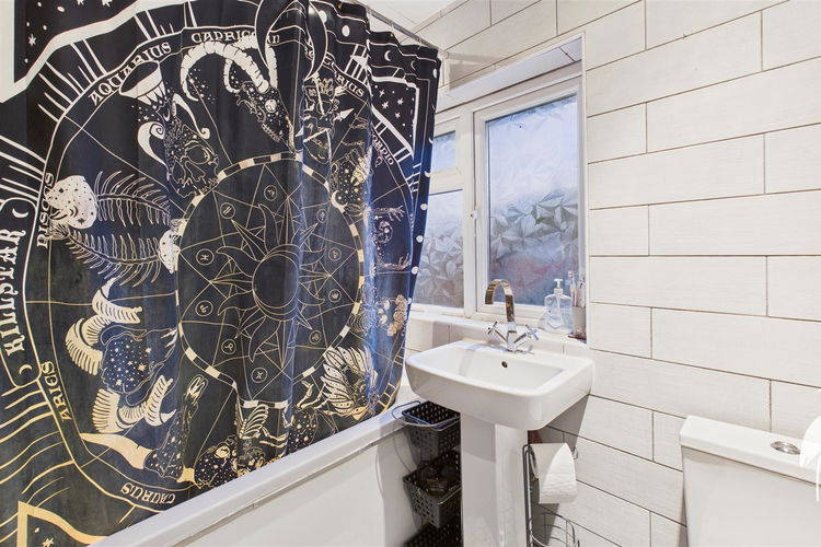 Bathroom - Picture 18 of 21