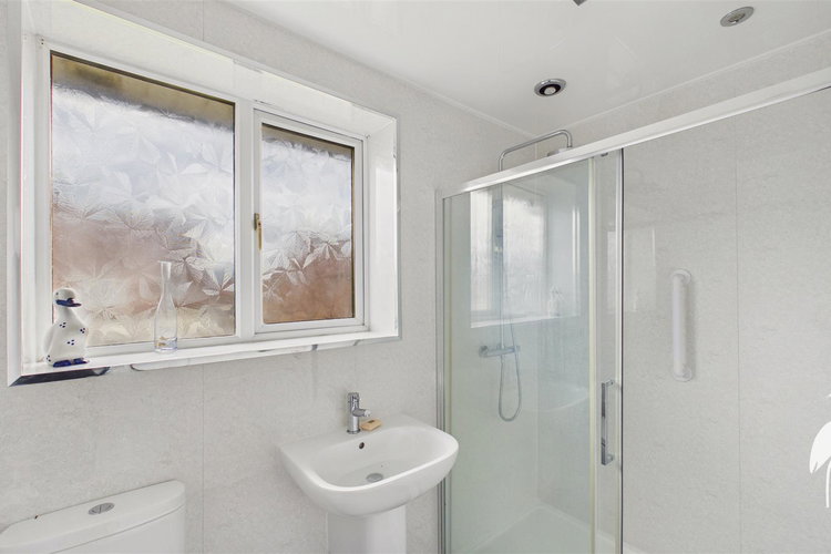 Shower Room - Picture 19 of 21