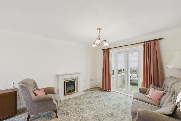 Lounge/Diner - Picture 2 of 16