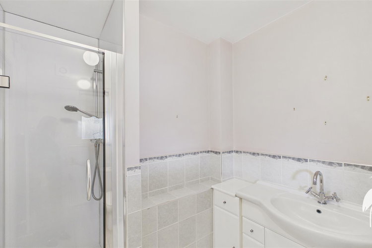 Shower Room - Picture 14 of 16