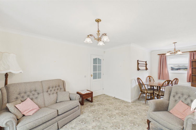 Lounge/Diner - Picture 3 of 16