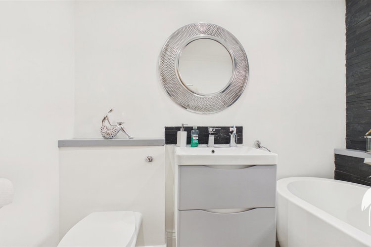 Bathroom - Picture 27 of 41