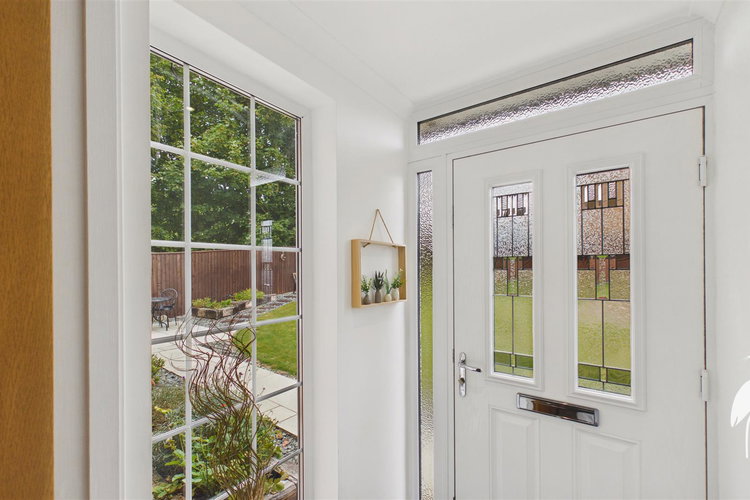 Entrance Porch - Picture 3 of 41