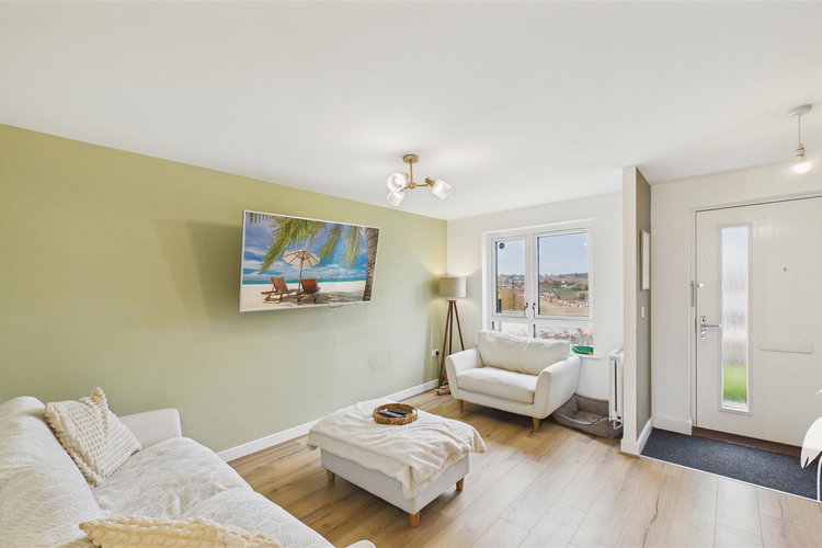 Lounge - Picture 2 of 28