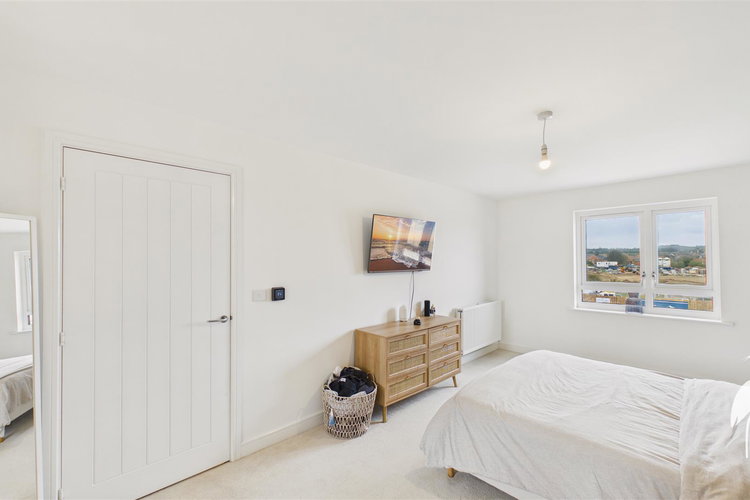 Bedroom 1 - Picture 13 of 28