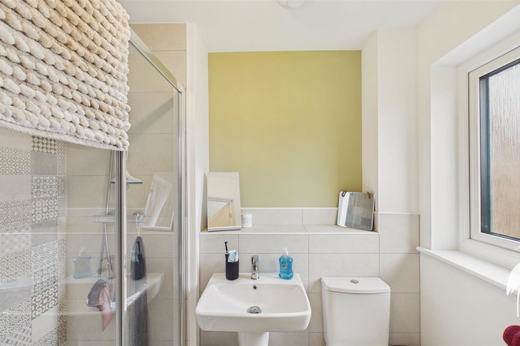 En Suite Shower Room - Picture 15 of 28