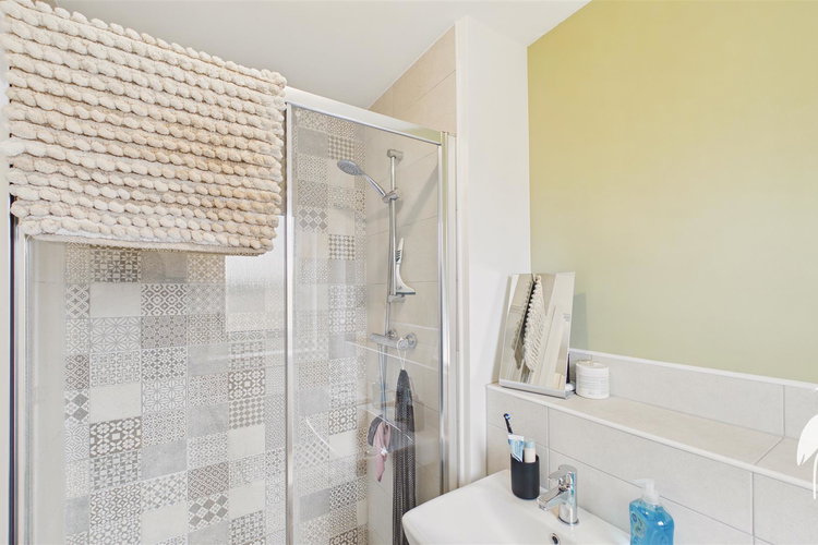 En Suite Shower Room - Picture 16 of 28