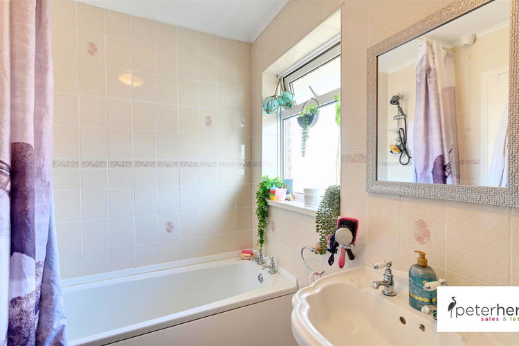 Bathroom - Picture 17 of 21