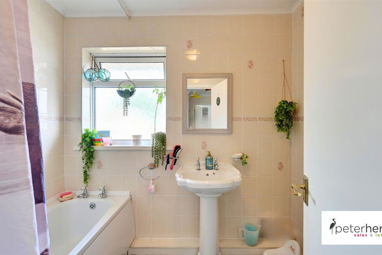 Bathroom - Picture 16 of 21
