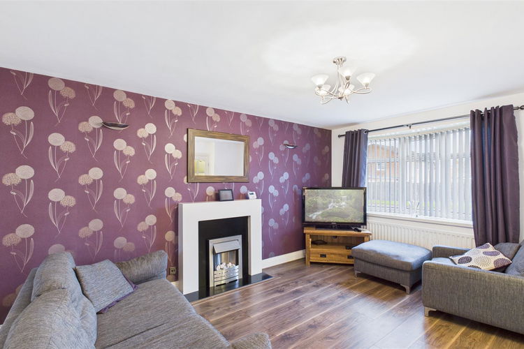 Lounge - Picture 2 of 20