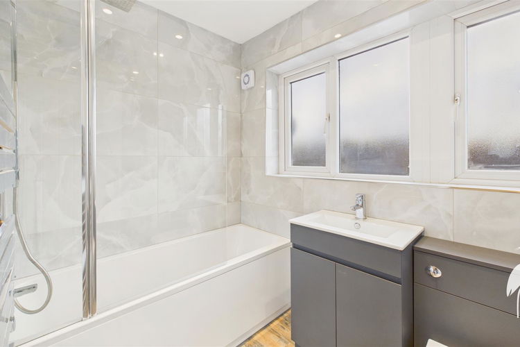 Bathroom - Picture 19 of 21