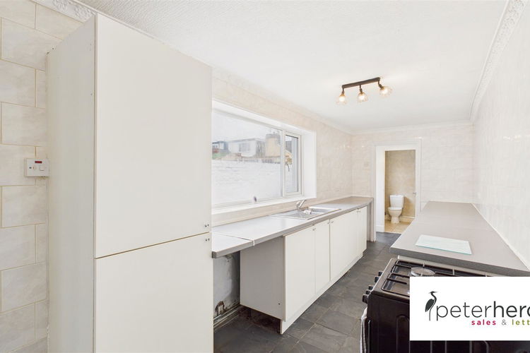 Kitchen - Picture 6 of 16