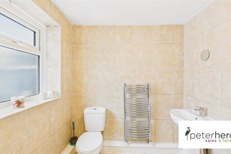 Bathroom - Picture 8 of 16