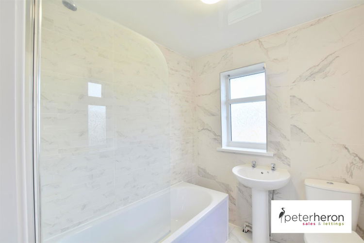 Bathroom - Picture 16 of 17
