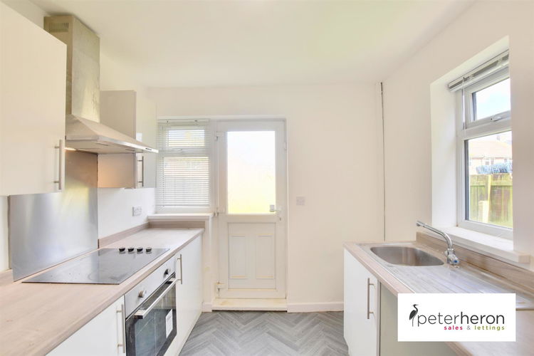 Kitchen - Picture 4 of 17
