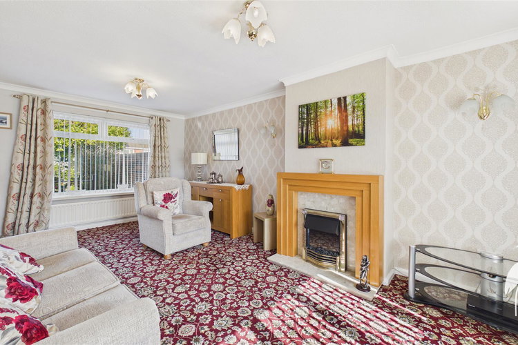 Lounge - Picture 2 of 18