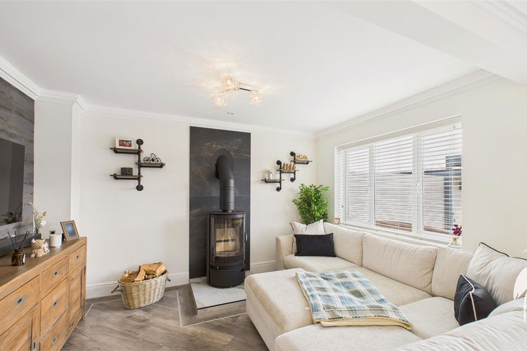 Living Area - Picture 12 of 46