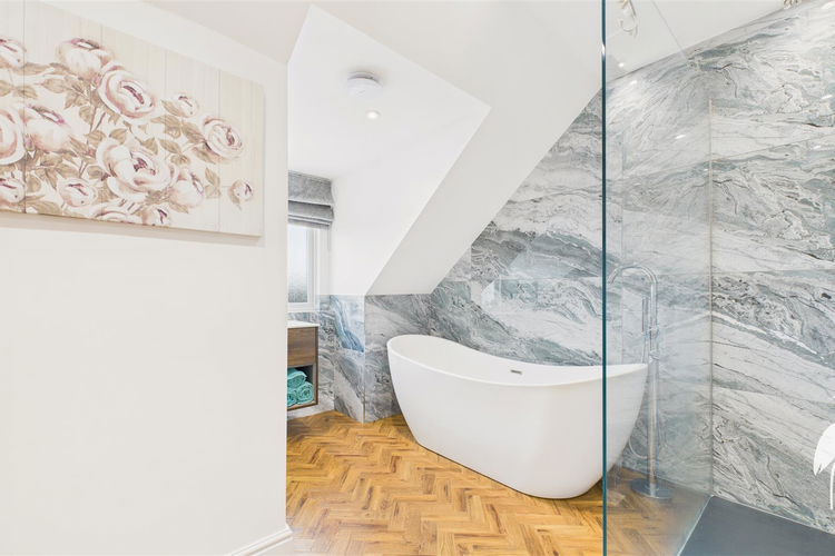 En-Suite Bathroom - Picture 20 of 46