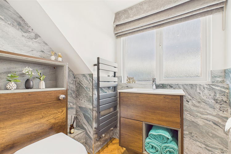 En-Suite Bathroom - Picture 23 of 46