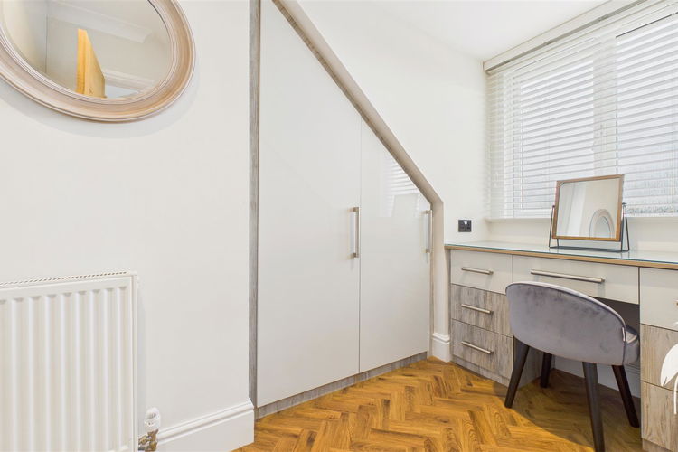 Dressing Room - Picture 24 of 46