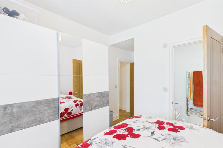 Bedroom 1 - Picture 13 of 19