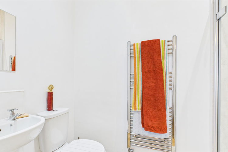 En-Suite - Picture 15 of 19