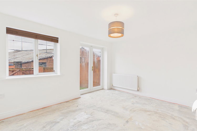 Lounge - Picture 2 of 15