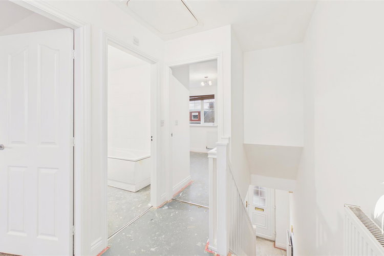 First Floor Landing - Picture 12 of 15