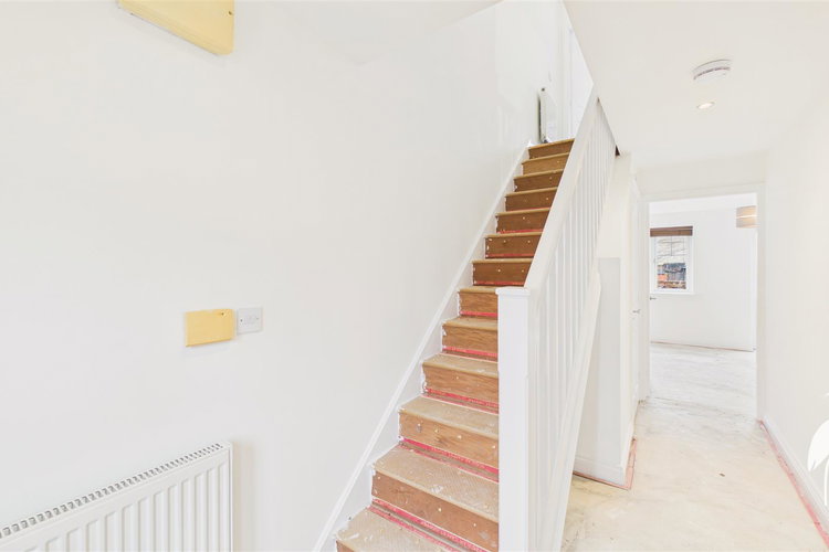 Entrance Hall - Picture 6 of 15